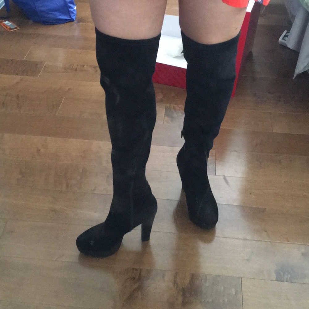 Guess Above knee boots Size 7-never worn
